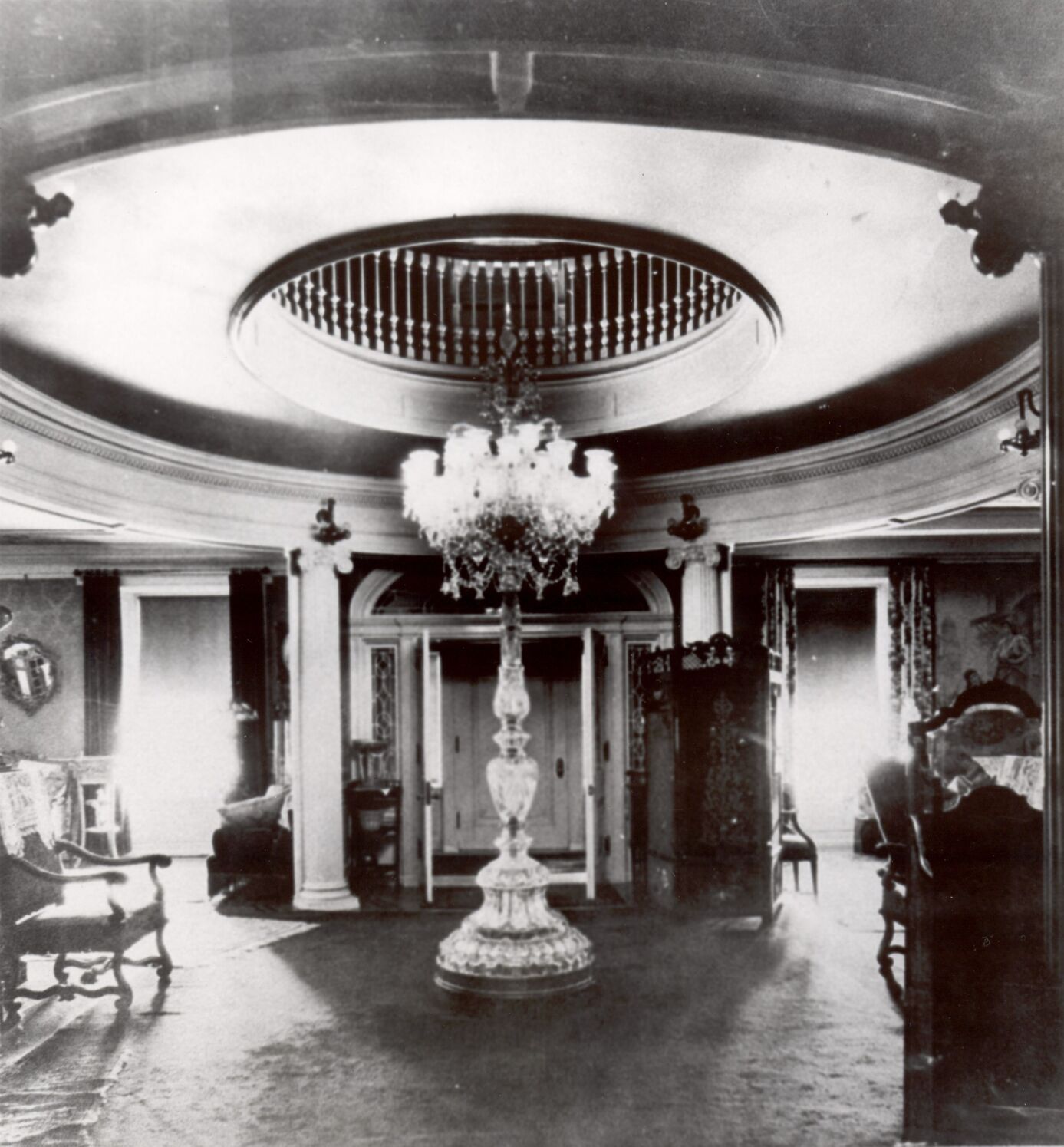Liv Hershey Mansion Vintage 8 D20.jpg